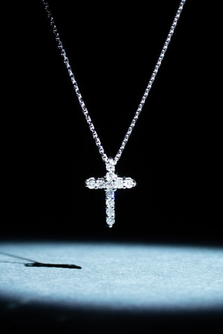 Pendentif Sacrée croix - Or blanc et diamants