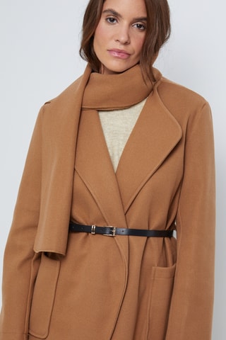 Abrigo y bufanda Camel