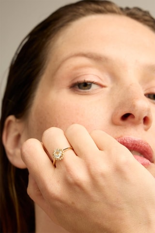 Anello - Oro giallo 18 kt, diamanti e ametista