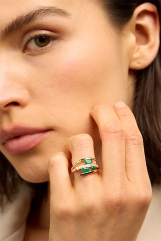 Anello - Oro giallo 18 kt, smeraldi e diamanti