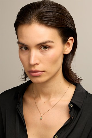 Collana - Oro giallo 18 kt, diamanti e smeraldo