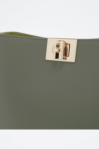 Sac bandoulière en cuir de veau Fleur M - Kaki 