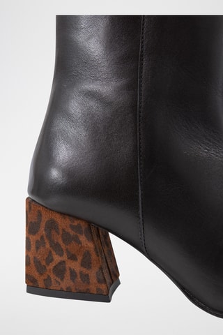 Botins em couro - Preto