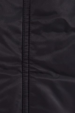 Parca com capuz - Preto