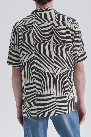 Camisa regular - Preto