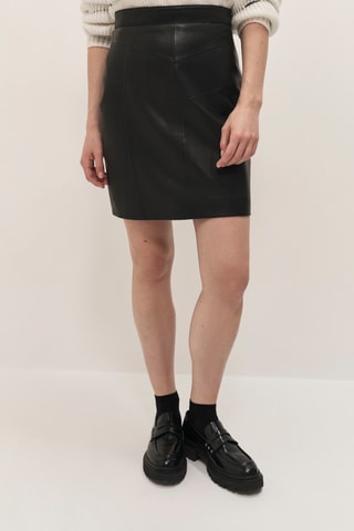 Saia direita em couro de cordeiro - Preto