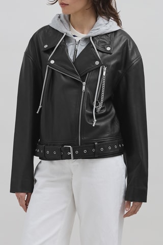 Casaco em couro com capuz - Preto - IKKS 