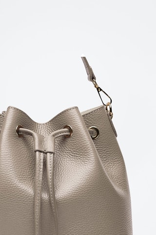 Mala bucket em couro de vaca Champs Elysé - Bege - Nude