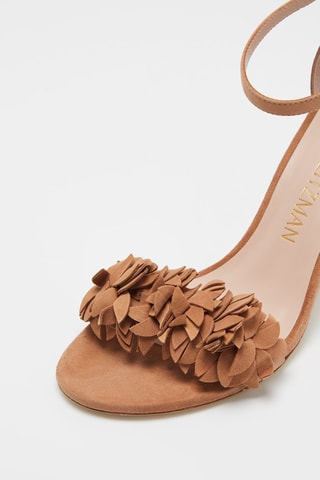 Sandales à talons en cuir de chèvre nubuck Nearlynude - Caramel - Stuart Weitzman