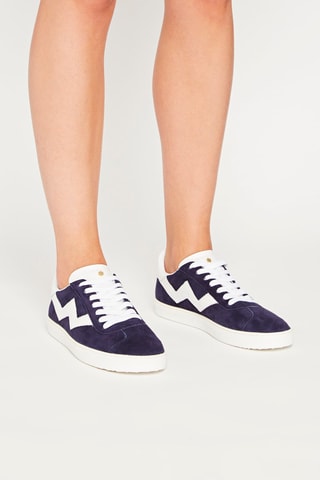 Stuart Weitzman Sneakers en cuir de chèvre Daryl Sneaker - Bleu nuit