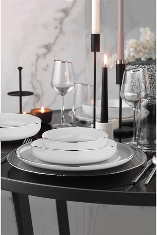 Service en porcelaine - 18 pièces