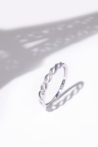 Alianza Beautiful Twist - Oro blanco y diamantes