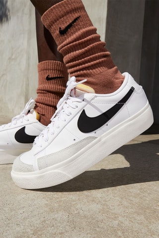 Nike Blazer Low Platform en nubuck - Blanc