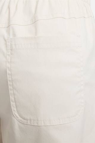 Pantalón de tiro alto Nike Sportswear Essentials - Blanco