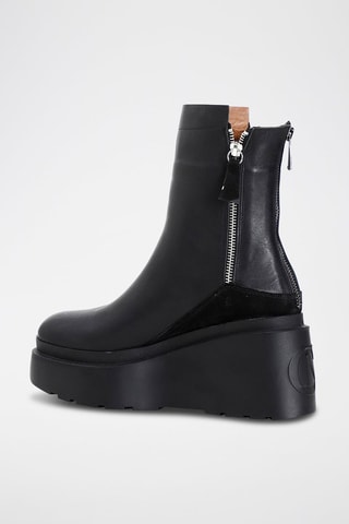 Botins em couro 
Preto