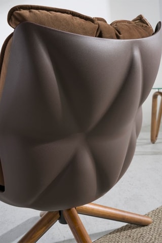 Cadeirão giratório 
Castanho