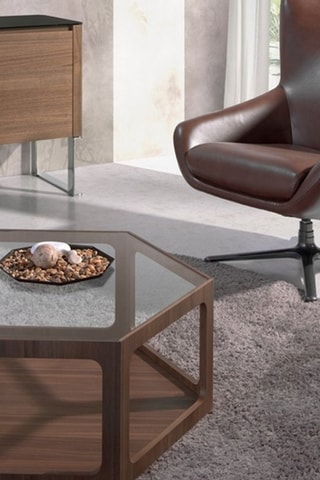 Cadeirão giratório 
Castanho