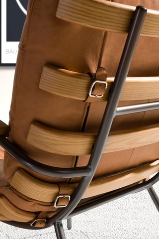 Cadeirão - Castanho -­ Em couro