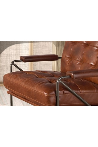 Cadeirão - Castanho -­ Em couro