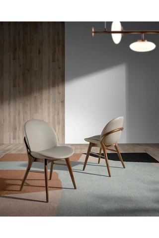 2 cadeiras em madeira - 47 x 59 x 81 cm