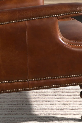 Cadeirão com rodas - Castanho -­ Em couro