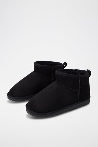 Gevoerde enkellaarzen. Zwart