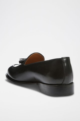 Mocassins com berloques em couro 
Preto
