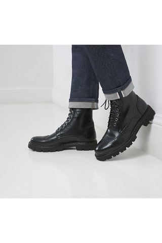 Botins em couro 
Preto