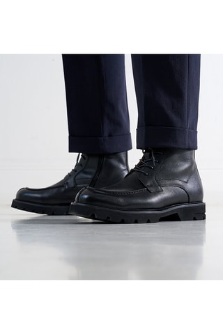 Boots regular em couro - Preto