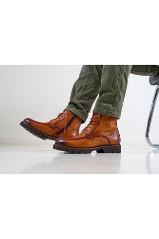 Boots regular em couro - Castanho