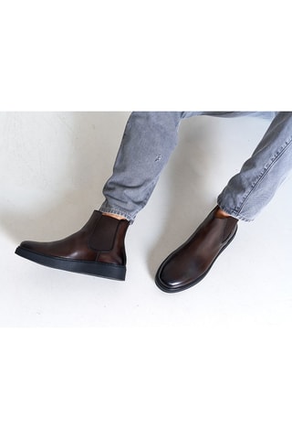 Boots Chelsea regular em couro - Castanho