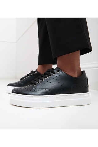 Sapatilhas em couro Comfort Preto