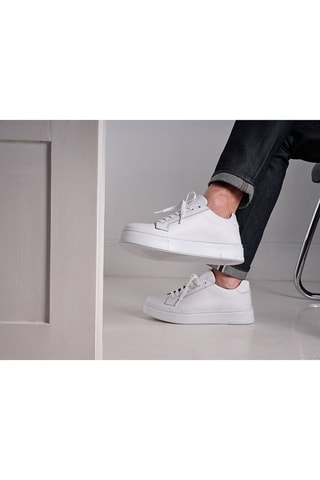 Sapatilhas em couro Regular - Branco