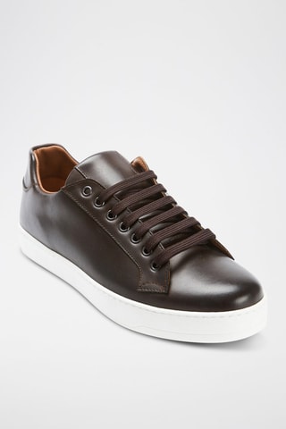 Sapatilhas em couro 
Castanho-escuro