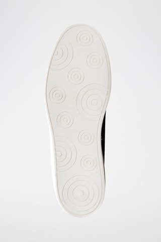 Sapatilhas em couro 
Castanho-escuro