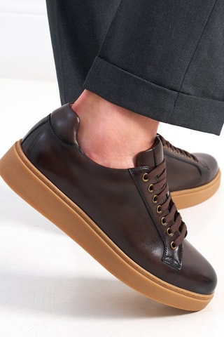 Sapatilhas regular em couro - Castanho-escuro