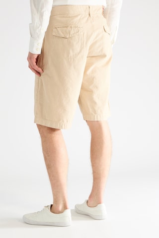 Short. Beige