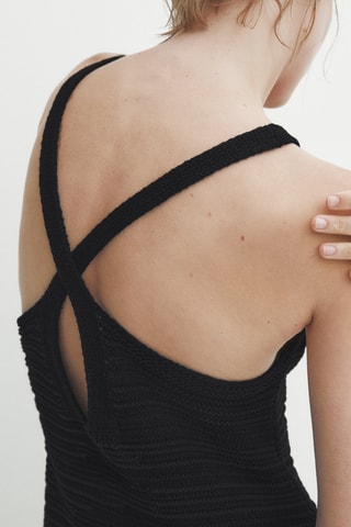 Getextureerde midi-jurk met gekruiste achterkant - Zwart