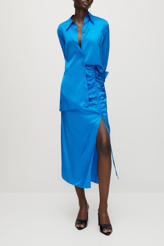 Jupe satinée froncée et fendue - Bleu électrique