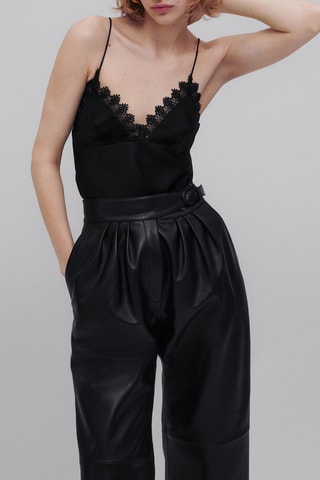 Top nuisette en guipure et soie - Studio - Noir