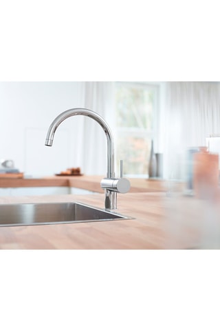 Grifo de cocina con caño alto orientable  - Minta