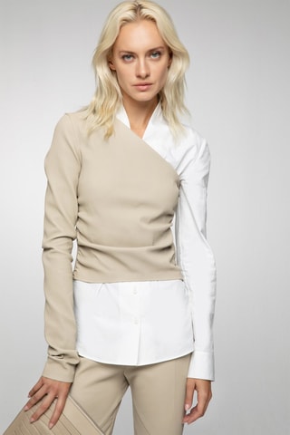 Crop top assimétrica em couro de cordeiro - Bege