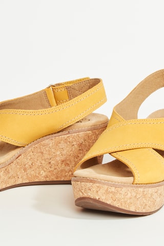 Sandalias de piel de cuña Aisley - Amarillo