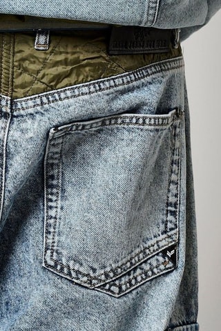 Jean relaxed Abel  - Kaki