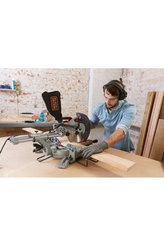 Scie à onglets - 2100 W