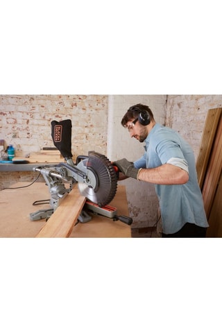 Scie à onglets - 2100 W