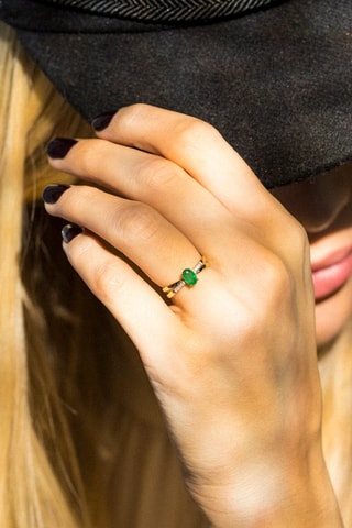 Anello Ambi - Oro giallo, diamanti e smeraldo