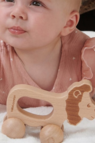 Juguete de haya con ruedas - Desde 3 meses