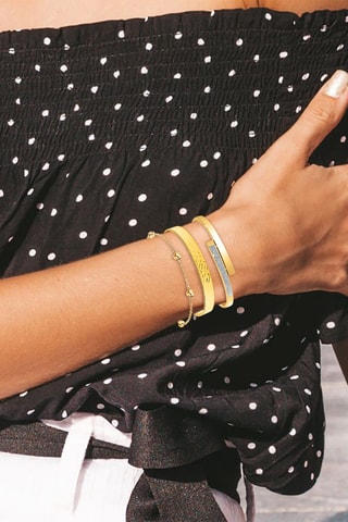 2 pulseiras rígidas e 1 pulseira banhada a ouro fino amarelo