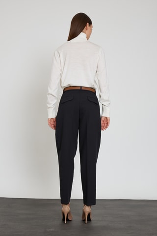 Calças e cinto - Preto e castanho